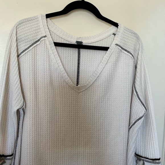 We The Free Living Leopard V-Neck Long Sleeve Thermal in Size Small - Picture 5 of 9